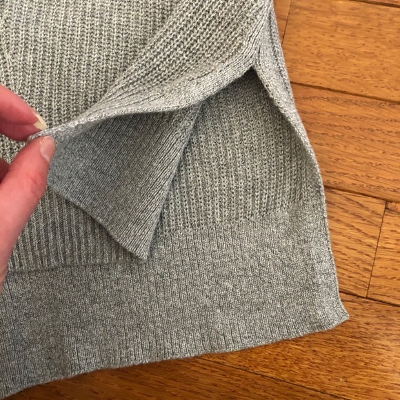 Bundle 3/$15 - Old Navy Tunic V-Neck Sweater - Picture 4 of 5